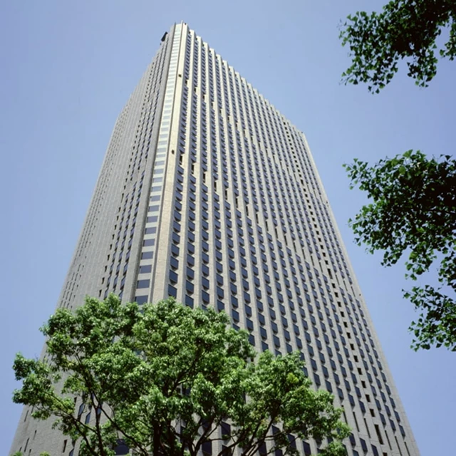 1979年に完成した「新宿センタービル」。当社の収益力強化につながったうえ、技術的・造形的に優れた建築物に与えられる「建築業協会賞」を受賞した。