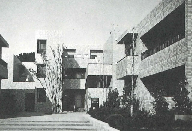 1986年に竣工した「ヴェール 久我山(第1期)」。「To-be」システムで建築された代表的な建物で、その後も多くのマンションやビルを完成させた。