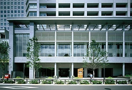 JR錦糸町駅を軸に、精工舎跡地で展開された〔TOKYOリ・デザイン〕プロジェクト。住・遊・職が融合する暮らしのステージを創出。