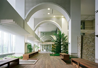 JR錦糸町駅を軸に、精工舎跡地で展開された〔TOKYOリ・デザイン〕プロジェクト。住・遊・職が融合する暮らしのステージを創出。