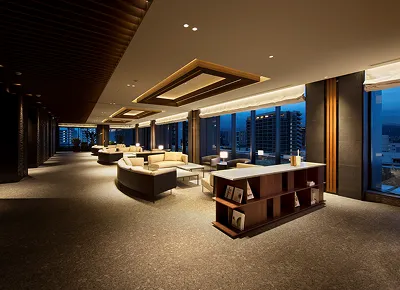 高層マンション「Brillia Tower 西新」は高さ140mで、高層階からは福岡の市街地が一望できる。